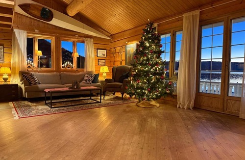 Nissedal House | Feriehus ved Nisser med egen strand, brygge, peis og robåt til fri bruk