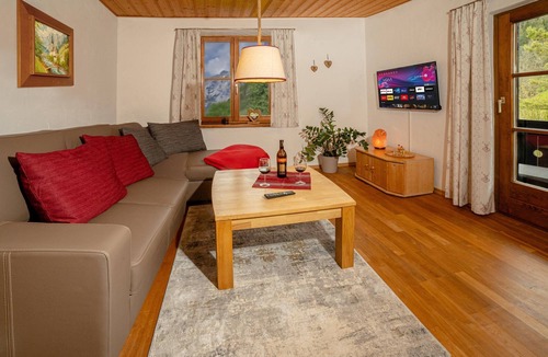 Ramsau bei Berchtesgaden Apartment | Ferienwohnung Nr. 2, 1-2 Pers., 48 qm, Dusche/wc, Nord-ost-balkon, TV, 1 Schlafzimmer + Wohnschlafzimmer, Neue Wohnküche