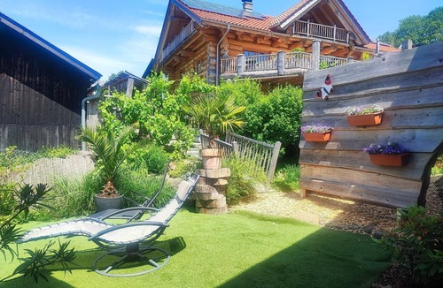 Zachenberg Apartment | Feriendomizil mit Zirbenholz gestaltet. Sauna und großzügige Terrasse.