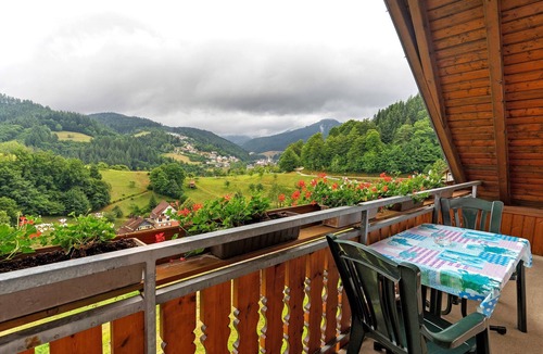 Bad Peterstal-Griesbach Apartment | Ferienhof Brutoni Apartment "Schwarzwaldtraum" with Mountain View, Balcony, Shared BBQ Area