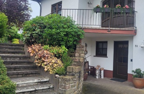 Zerf House | Ferienhaus Am Sonnenhang - vacation home, shower and bath, WC, handicapped accessible