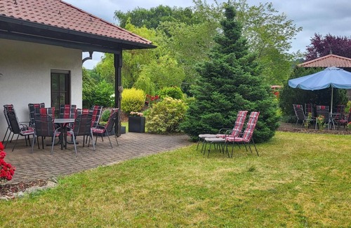 Zerf House | Ferienhaus Am Sonnenhang - vacation home, shower and bath, WC, handicapped accessible