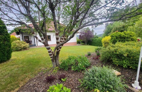 Zerf House | Ferienhaus Am Sonnenhang - vacation home, shower and bath, WC, handicapped accessible