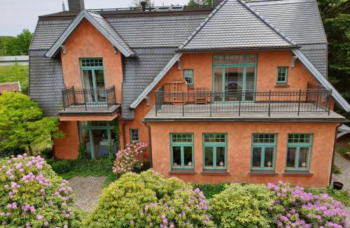 Graal House | Ferienhaus am Wasserturm für 6 Erwachsene und 9 Kinder