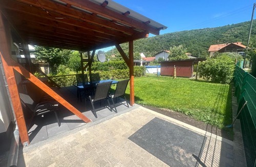 Niederhausen Apartment | Ferienhaus Nahetal für 2 mit Garten, Terrasse & Hund