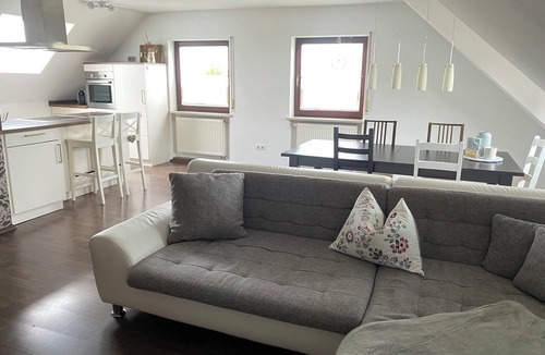 Wolframs-Eschenbach Apartment | Ferienwohnung mit 95qm und Sonnigem Balkon