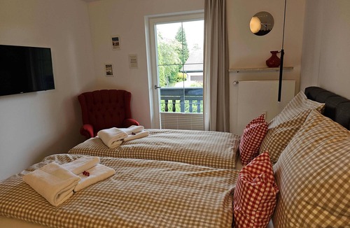 Seeon-Seebruck Apartment | Ferienwohnung 80 qm 1 Sep. Schlafzimmer für 1-4 Personen mit Balkon