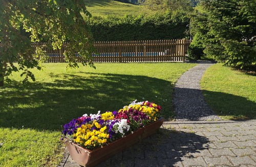Schleching Apartment | Ferienwohnung Achental,48 qm, für 2 Personen, Balkon, Außenpool