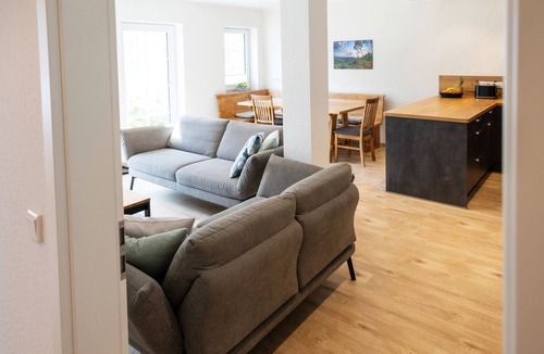 Meschede Apartment | Ferienwohnung Alter Kuhstall, 97 qm, 3 Schlafzimmer, Terrasse, Max. 8 Personen
