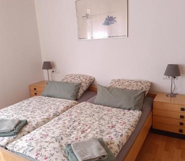 Bad Lippspringe Apartment | Ferienwohnung am Kurwald, Nähe Kliniken, 88qm, Parkplatz