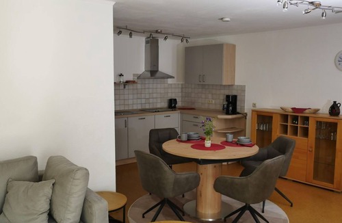 Langenlonsheim Apartment | Ferienwohnung an den Weingärten - Holiday apartment with 2 bedrooms and terrace