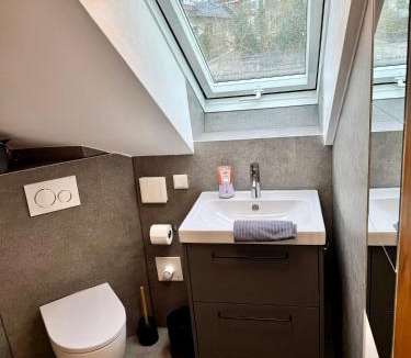 Eisingen Apartment | Ferienwohnung an der romantischen Straße direkt A3 und A81