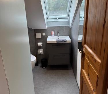Eisingen Apartment | Ferienwohnung an der romantischen Straße direkt A3 und A81