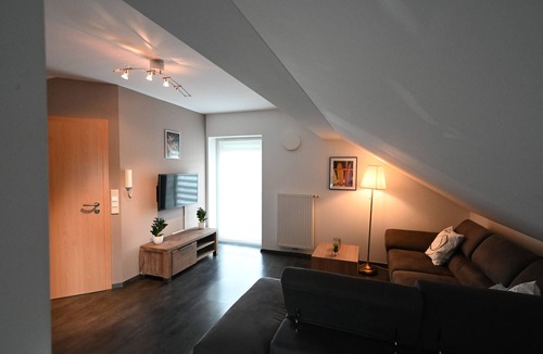 Postbauer-Heng Condo | Ferienwohnung Apartment 2 Einzelbetten o Doppelbett Wohn Essbereich Küche Wlan