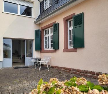 Hetzerath Apartment | Ferienwohnung Bücherkiste