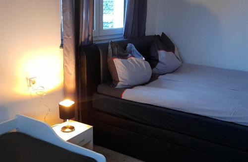 Schoenefeld Apartment | Ferienwohnung Berlin - Schönefeld Flughafen mit Küche