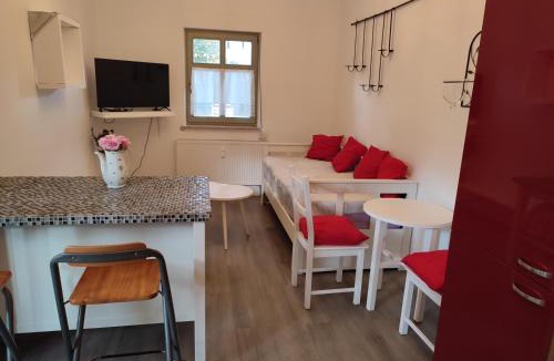 Oberhavel Apartment | Ferienwohnung Birkenwerder bei Berlin mit Terrasse und kleinem Garten