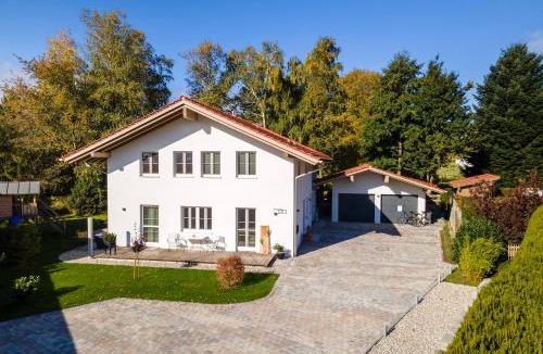 Uebersee Apartment | Ferienwohnung Buchwald mit schöner Holzterrasse