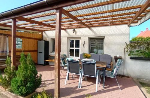 Kroeslin House | Ferienwohnung Elfi