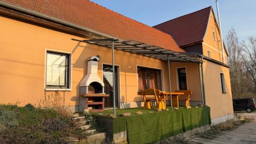 Buttelstedt Apartment | Ferienwohnung Freund & Berndt