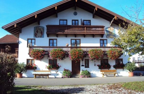 Chieming Apartment | Ferienwohnung III im 2. Stock mit Balkon, Wohnküche, Schlafzimmer, Dusche/wc, Balkon