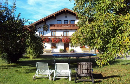 Chieming Apartment | Ferienwohnung III im 2. Stock mit Balkon, Wohnküche, Schlafzimmer, Dusche/wc, Balkon