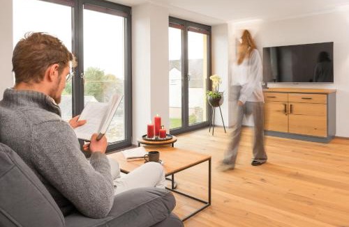 Feilitzsch Apartment | Ferienwohnung im Chaletstil Schlossblick 51 qm Wellness Fitness Sauna Bergrödelhof