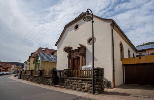 Altleiningen House | Ferienwohnung in Einer Denkmalgeschützten Kirche