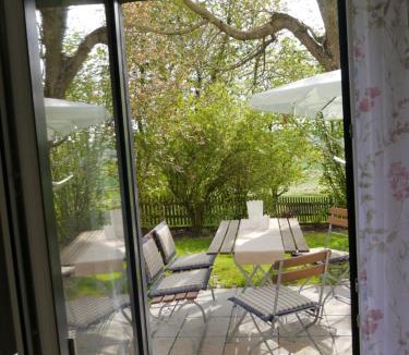Uettingen Apartment | Ferienwohnung Kirchberg Uettingen