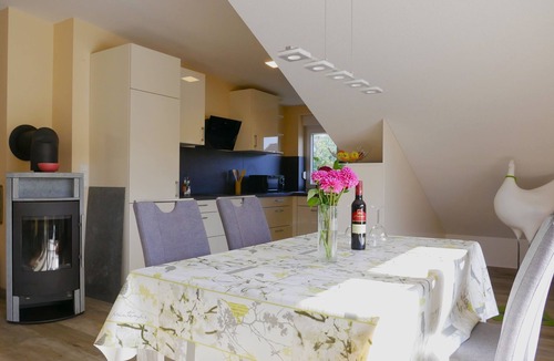 Mosbach Apartment | Ferienwohnung Kirschblüte, 82qm, 2 Schlafzimmer, max. 4 Personen