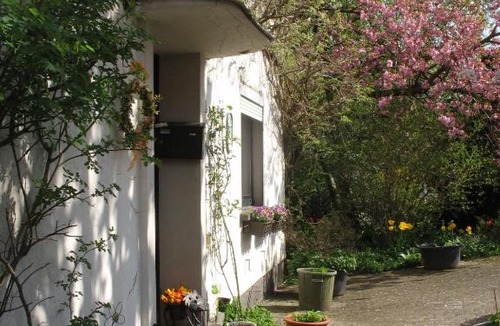 Neunkirchen Apartment | Ferienwohnung Kirschblüte