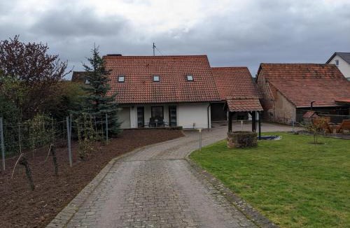 Eschbach Apartment | Ferienwohnung Madenburgblick