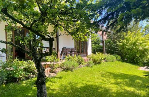 Putbus Apartment | Ferienwohnung Maximus - Gartenidylle & Morgensonne auf Rügen