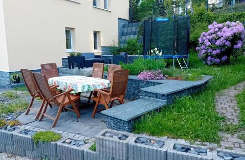 Klingenthal Apartment | Ferienwohnung mit Garten und Spielplatz