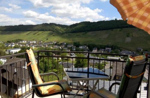 Lieser Apartment | Ferienwohnung Panoramablick - Waldrandnähe - Weitblick - Ostbalkon und Südloggia