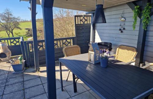 Ortsmitte Apartment | Ferienwohnung Parkblick Medebach - wunderschöne 52qm Dachterasse - in der Nähe von Center Parcs