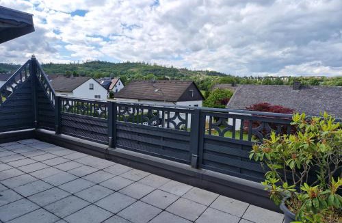 Ortsmitte Apartment | Ferienwohnung Parkblick Medebach - wunderschöne 52qm Dachterasse - in der Nähe von Center Parcs