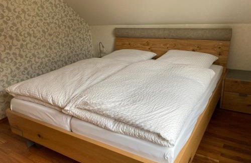 Oehringen Apartment | Ferienwohnung Rosengarten