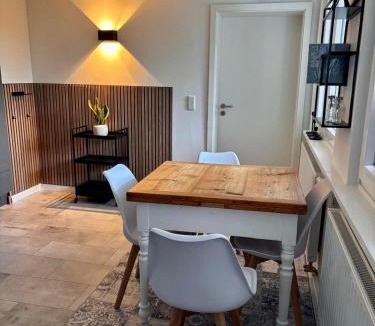 Edesheim Apartment | Ferienwohnung Rosengarten