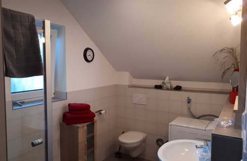 Eberstadt Bed & Breakfast | Ferienwohnung Samtrot - Weinlodge am Geissberg