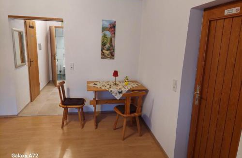 Woellstein Apartment | Ferienwohnung Schwarz