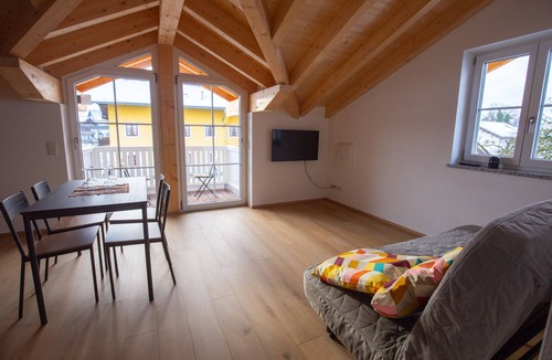 Chieming Apartment | Ferienwohnung Seeblick, 1-4 Pers., 1 Sep. Schlafzimmer, Südbalkon
