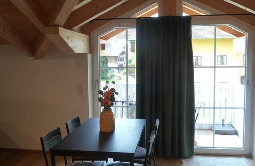 Chieming Apartment | Ferienwohnung Seeblick, 1-4 Pers., 1 Sep. Schlafzimmer, Südbalkon