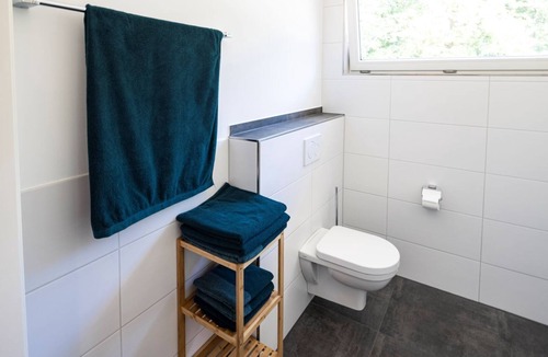 Conweiler Apartment | Ferienwohnung Sommer, 59 qm, 1 Schlafraum & 1 Wohn/schlafraum, Max. 4 Personen