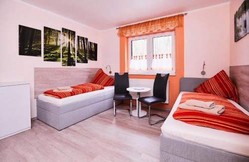 Sangerhausen House | Ferienwohnungen & Campingfässer "Am Kunstteich"