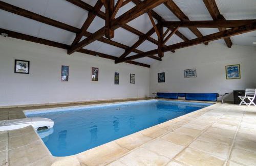 Saint-Romain-Lachalm Bed & Breakfast | Ferme Équestre avec Piscine, Tennis Privé et Chambres d'Hôtes à Saint-Romain-Lachalm - FR-1-582-464
