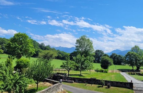 Asson Bed & Breakfast | Ferme Peyroutet