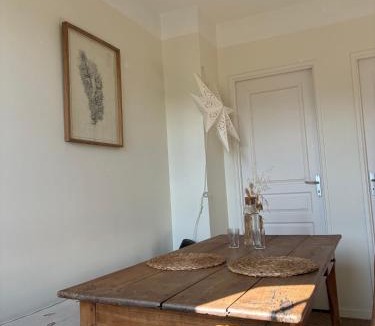 Chabeuil House | ferme st pierre 2 suites avec repas, piscine, clim, cheminée ou baignoire spa