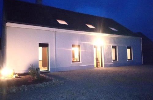 Savigne-lʼEveque House | Fermette de charme rénovée avec grand terrain, 5 chambres, proche du circuit 24H du Mans - FR-1-410-304