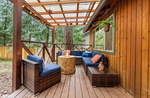 Mount Hood Village House | Fern Cottage-skiing river trails dogs okay